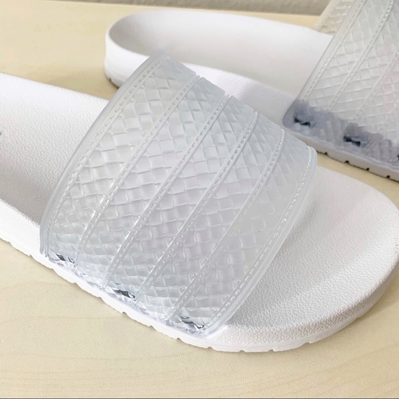 NEW Natalie Slip Ons- in White - Picture 4 of 5